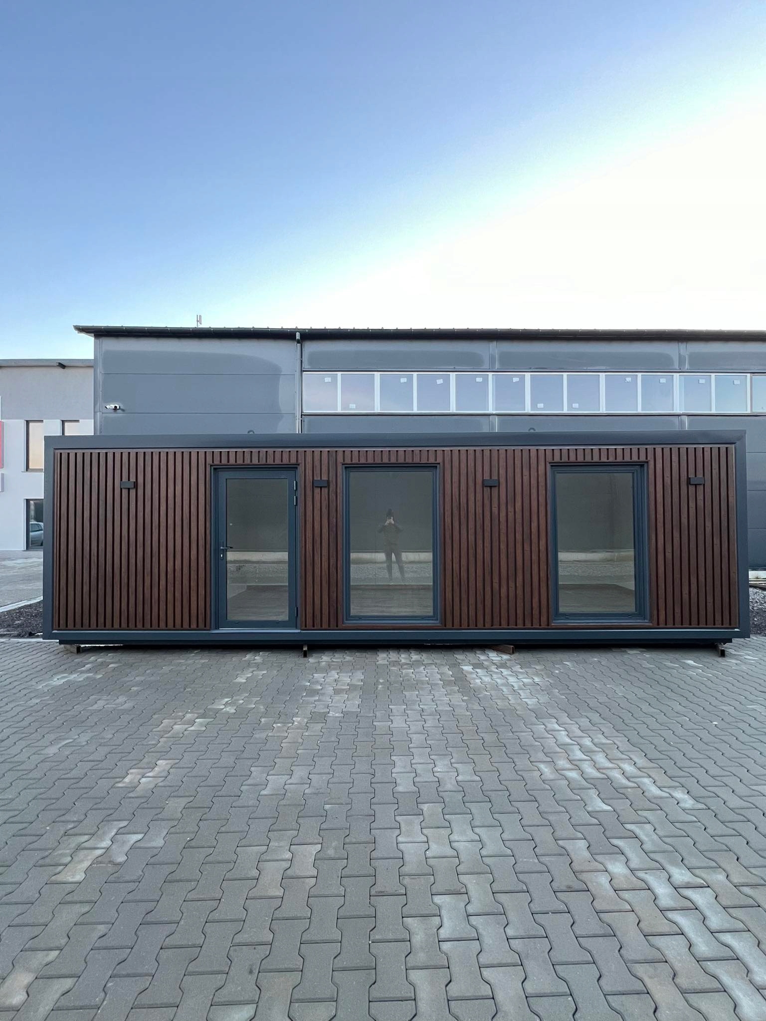 Obytný kontajner, kancelársky pavilón, vyrobený zo sendvičových panelov 9x3, VOĽNÝ IHNEĎ